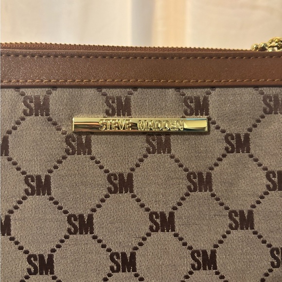 Steve Madden Monogram Crossbody Bag in Brown & Tan (Brand New) - Picture 3 of 7